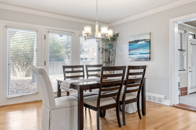 Building Photo - 221 Brighton Way