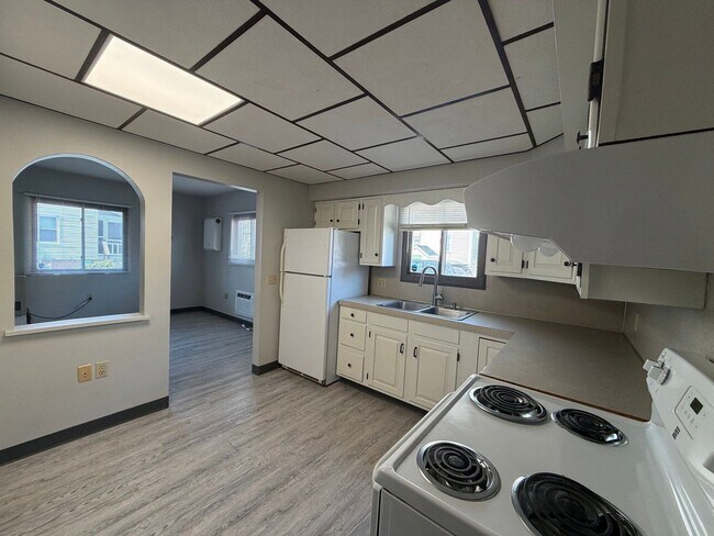 Building Photo - 10 Thompson St