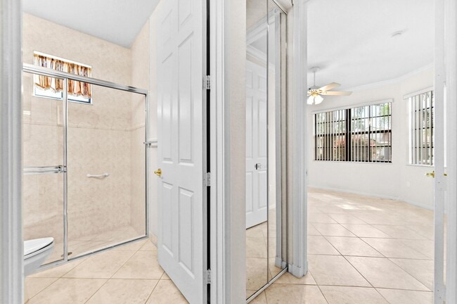 Building Photo - 6823 Fabiano Cir