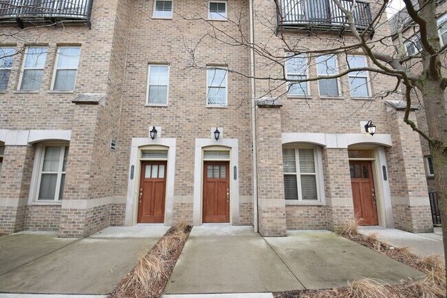 Primary Photo - 3 bedroom 2 bath Ivy Quad Townhouse for lease