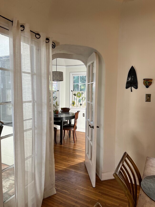 Building Photo - 9639 Farragut Dr