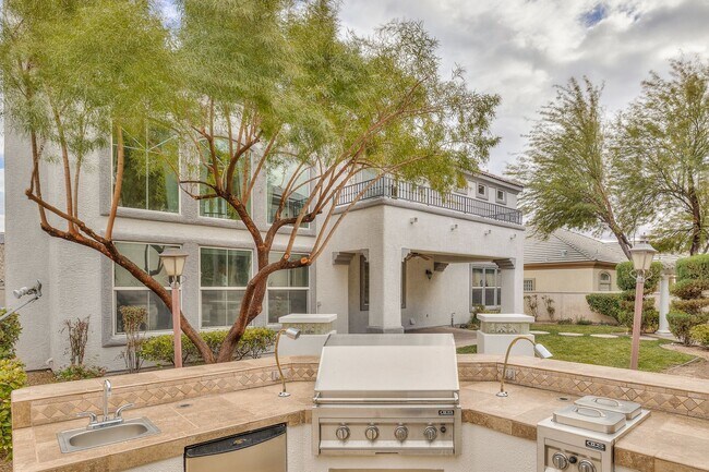 Building Photo - Beautiful 4Bd, 4Bth home in Guard Gated Community near Tivoli Village.