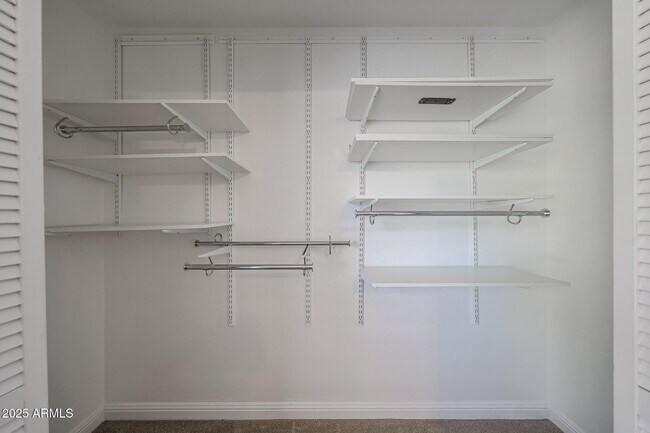 Building Photo - 601 E Forest Hills Dr