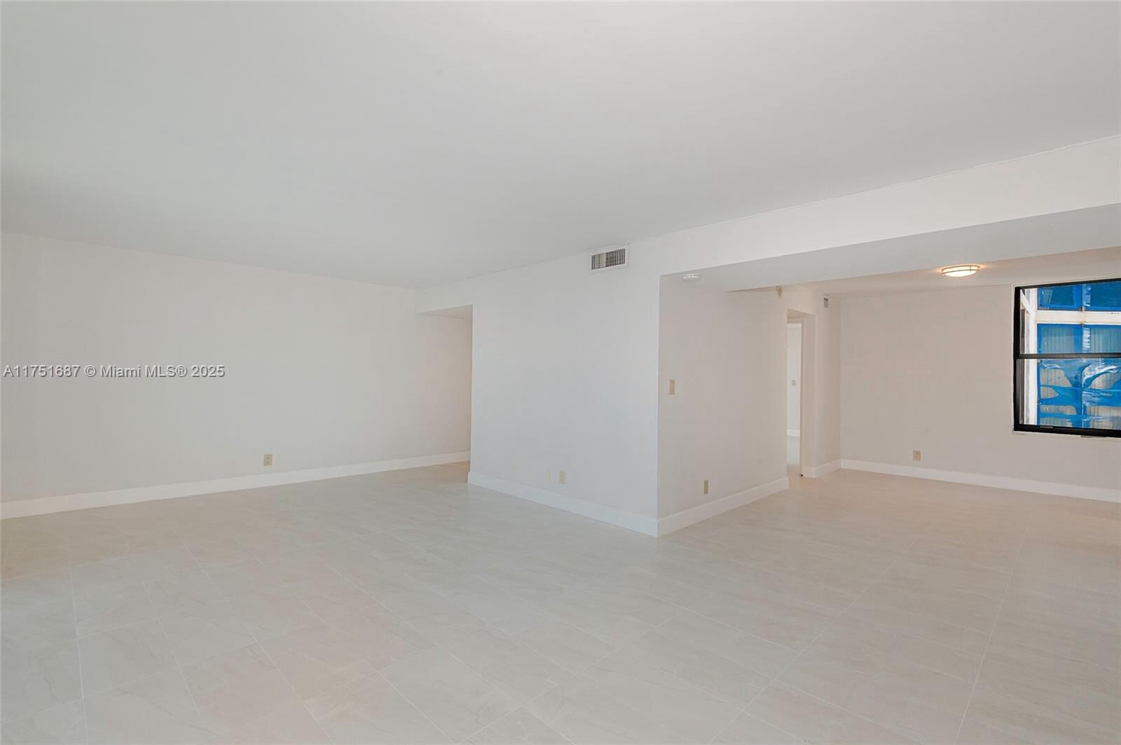 Building Photo - 18181 NE 31st Ct