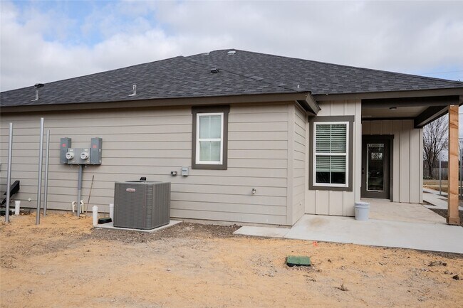 Building Photo - 390 N Dallas St
