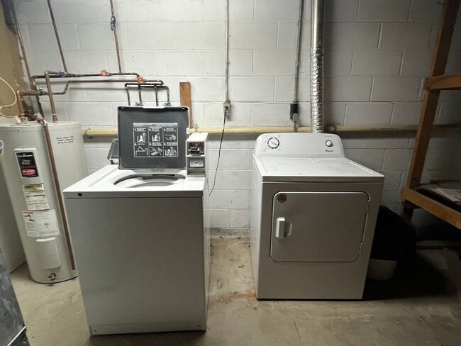 Building Photo - 602 8th St NE