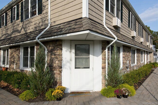 Primary Photo - 140 Orinoco Dr