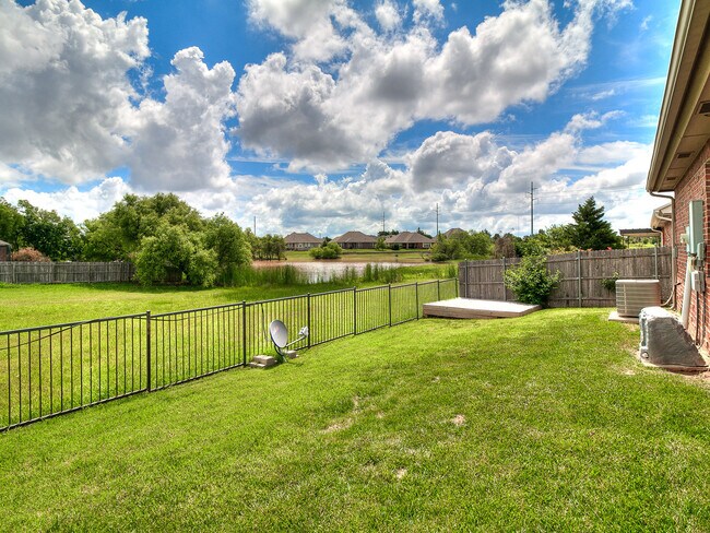 Building Photo - 2044 Sq. Ft. Home- Gated Community with a ...