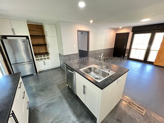 Building Photo - 2170 Beech Valley Dr