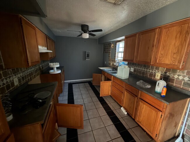 Building Photo - 8203 Elkridge Ave