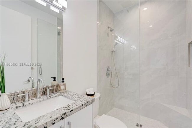 Building Photo - 1805 NW 22nd Ct