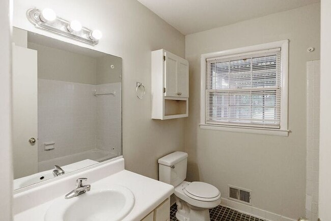 Building Photo - 160 Jockey Club Dr