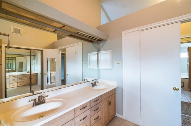 Building Photo - 16007 Sierra Vista Dr