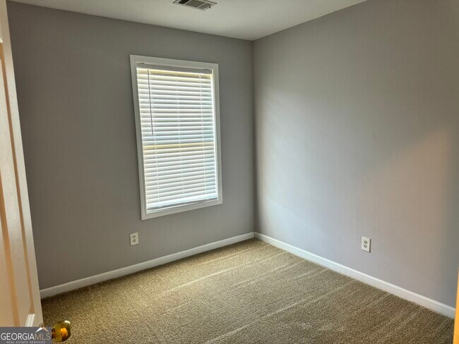 Building Photo - 6516 Snow Bird Ln