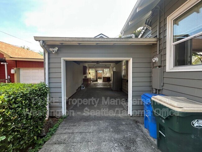 Building Photo - 208 N Washington Ave