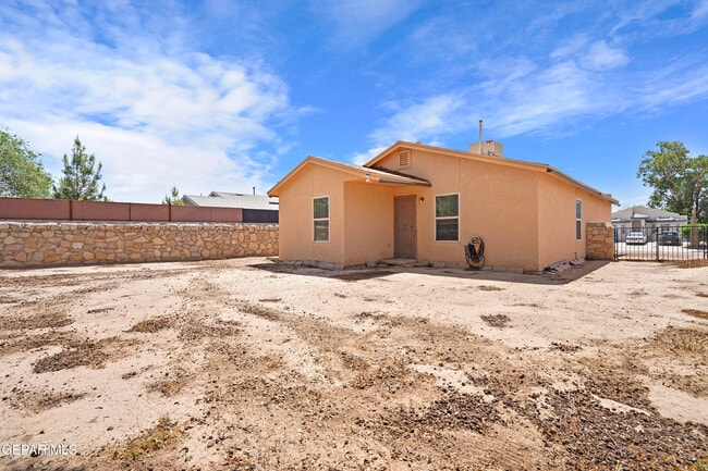 Building Photo - 871 Luisa Guerra Dr