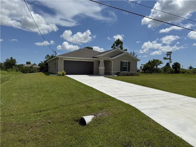 Building Photo - 1012 NE 32nd Ln