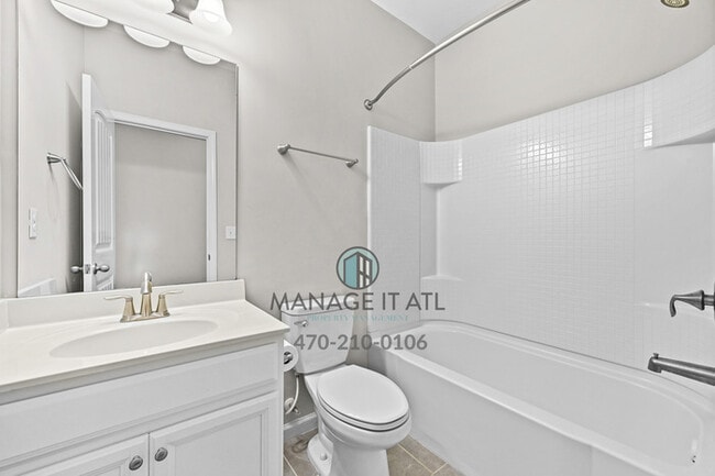 Building Photo - A beautifully maintained 3-bedroom, 3.5-ba...
