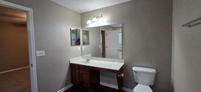 Building Photo - Large Single Family in Adam's Lake Home