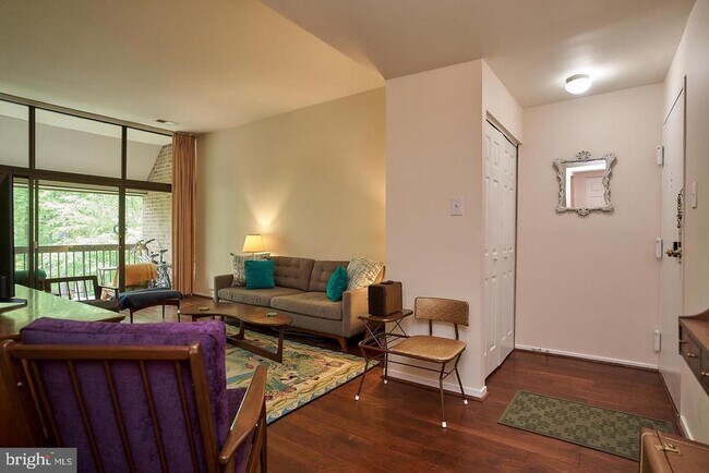 Building Photo - 1650 Parkcrest Cir