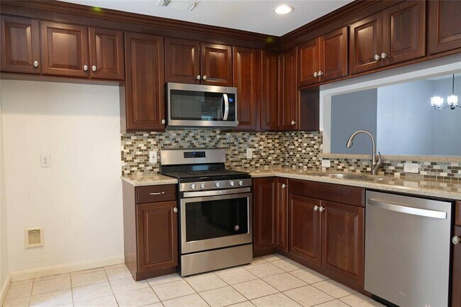 Building Photo - 18143 Forest Cedars Dr