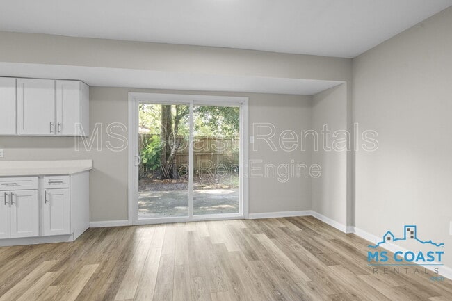 Building Photo - 2121 Alice Dr