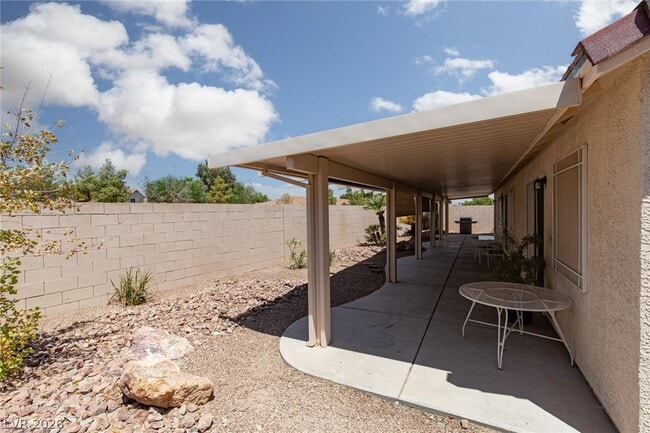 Building Photo - 327 Perry Ellis Dr