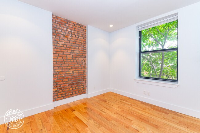 Building Photo - 1625 Putnam Ave