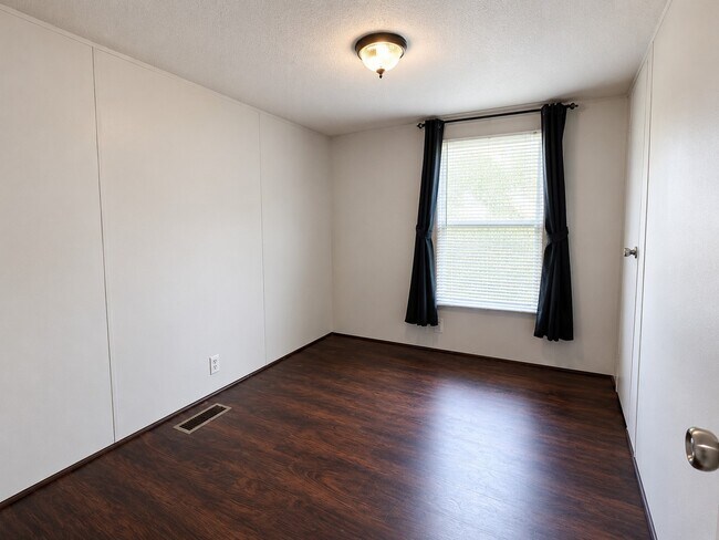 Building Photo - 16640 Berry Rd