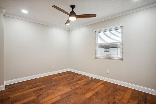 Building Photo - 700 Alta View Ct