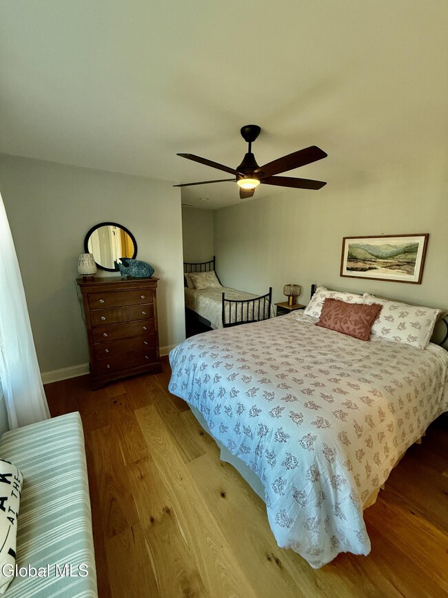 Building Photo - 16 Newton St