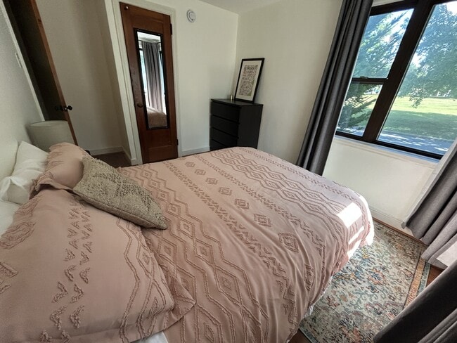 Building Photo - 138 Aikens Pl