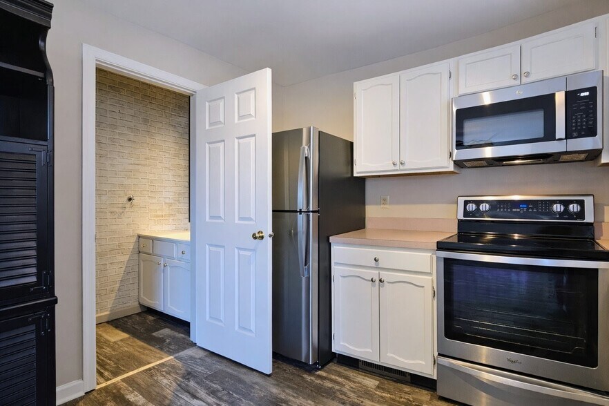 Building Photo - 27 Penny Ln