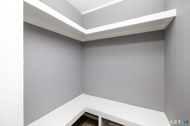 Building Photo - 555 Graham Rd