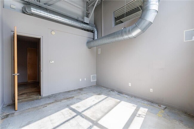 Building Photo - 400 Village Pkwy