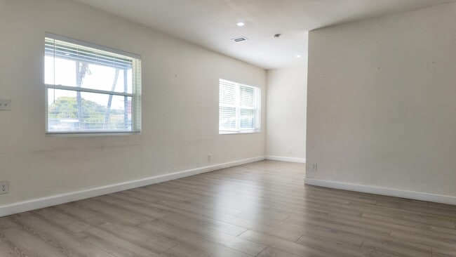 Building Photo - 720 S 11th St