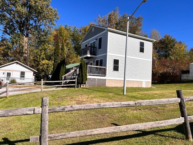 Building Photo - 55 Suncrest Terrace