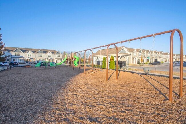 Building Photo - Newer Beautiful 3 Bed 2.5 Bath!