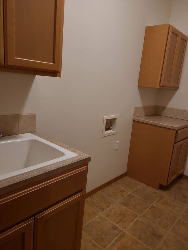 Building Photo - Cove West Neighborhood- Private Beach, Par...