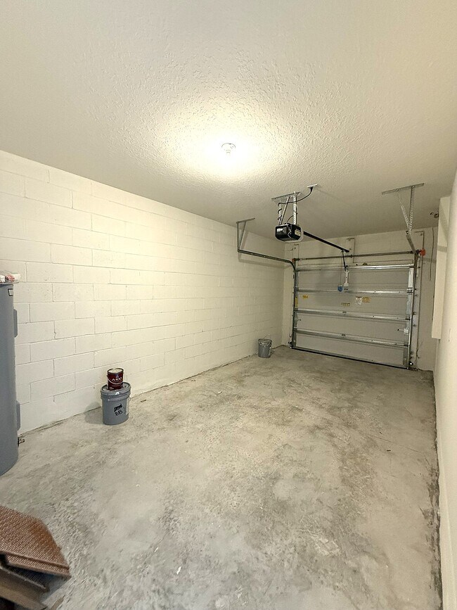 Building Photo - 1967 Tamarack Pass