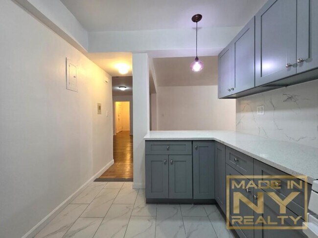 Building Photo - 3 bedroom in KEW GARDENS NY 11415