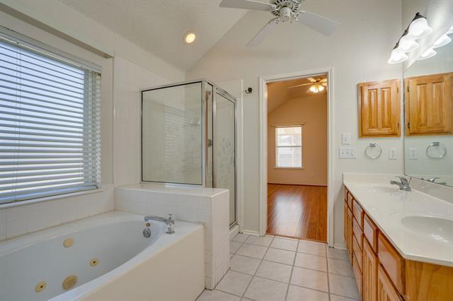 Building Photo - 2701 Chatsworth Dr