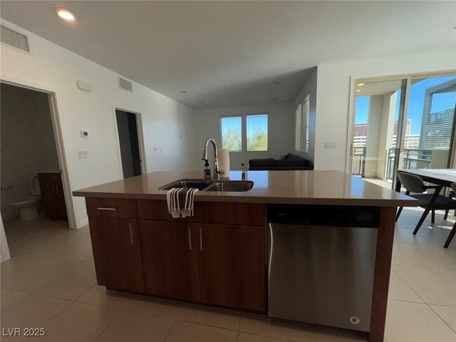 Building Photo - 11237 Rainbow Peak Ave