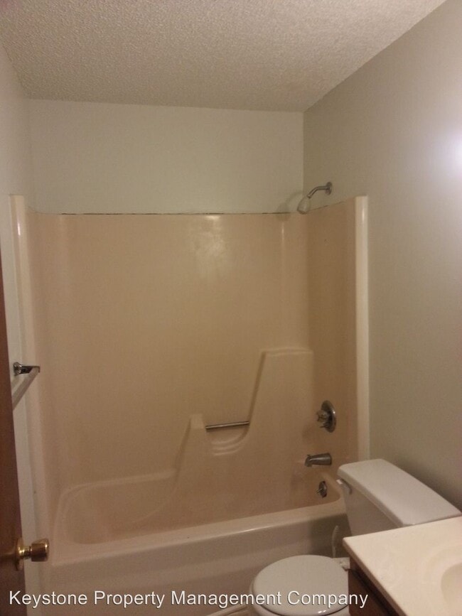 Building Photo - 1012 E Burlington St