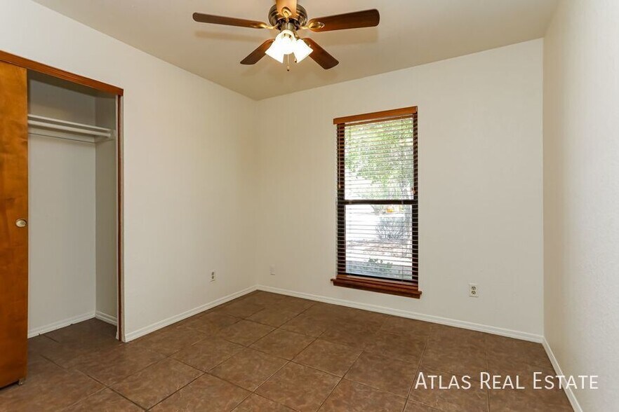 Building Photo - 7648 S Danforth Ave