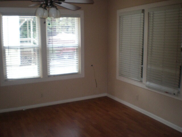 Building Photo - 504 W Sherwood