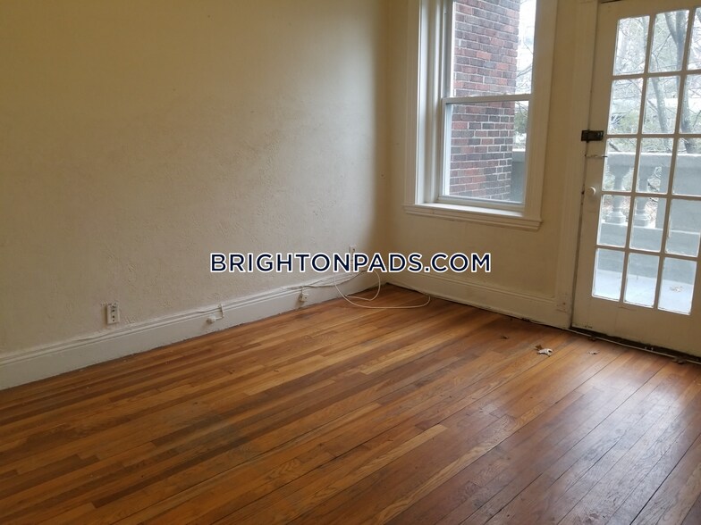 Building Photo - 15 Egremont Rd