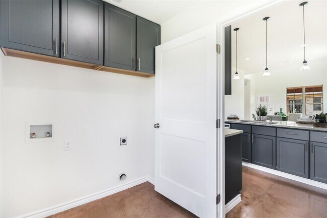 Building Photo - Charming 3-Bedroom Townhome near Lake Tawa...