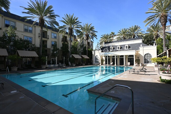 Building Photo - Irvine Watermarke Top Floor Condo 3 BD 2 B...