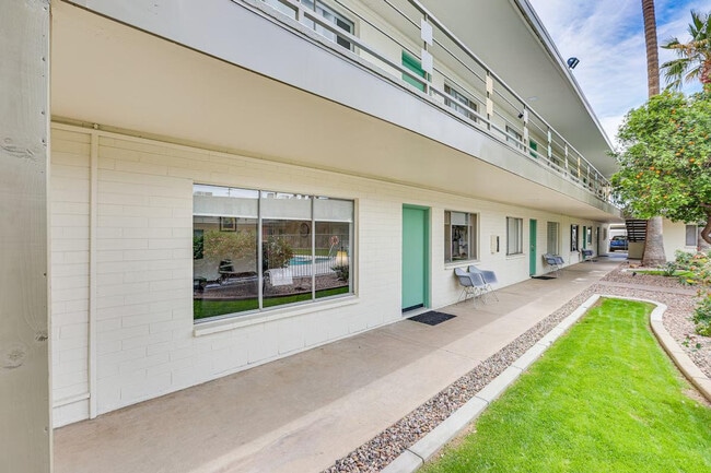 Building Photo - 6805 E 2nd St